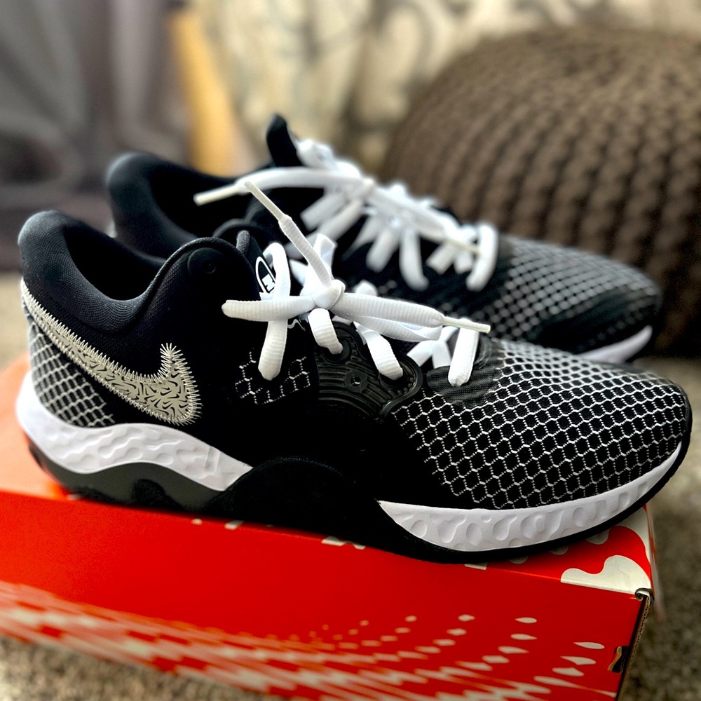 NWT Nike Renew Elevated II 🖤🤍🖤🤍